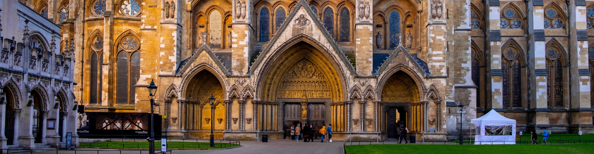 Foto da Entrada da Abadia de Westminster, na Inglaterra